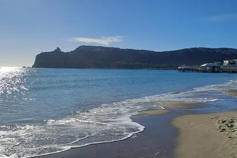 Poetto e Sella del Diavolo, Cagliari (foto Ansa)