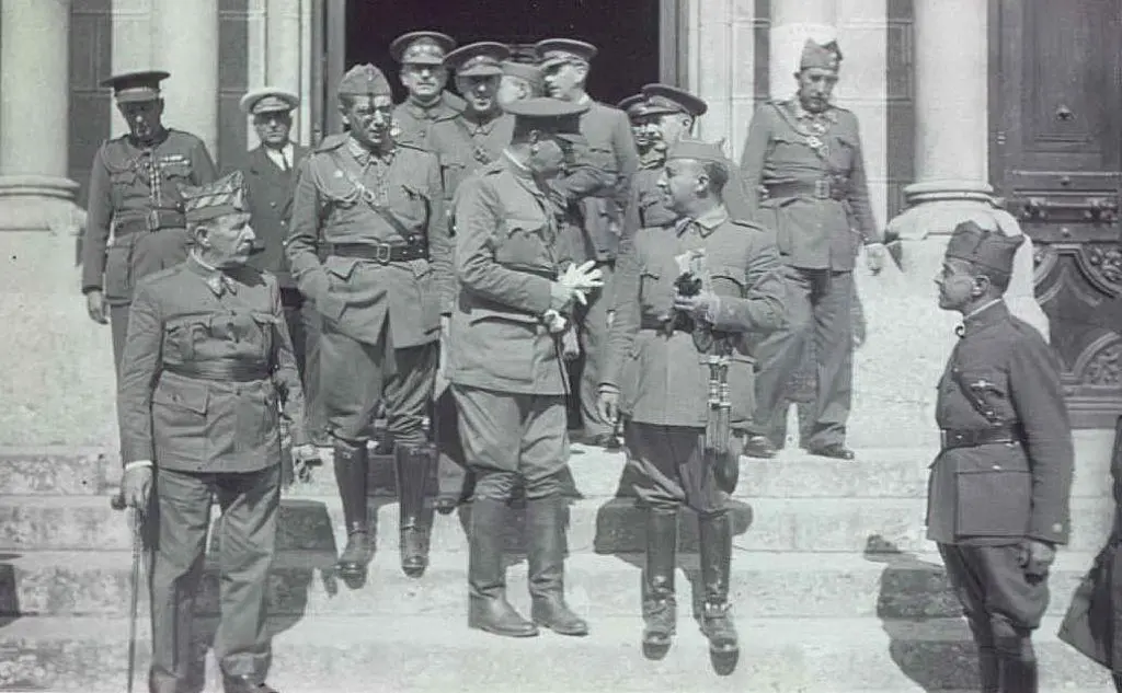 Franco e le sue truppe (foto Wikipedia)