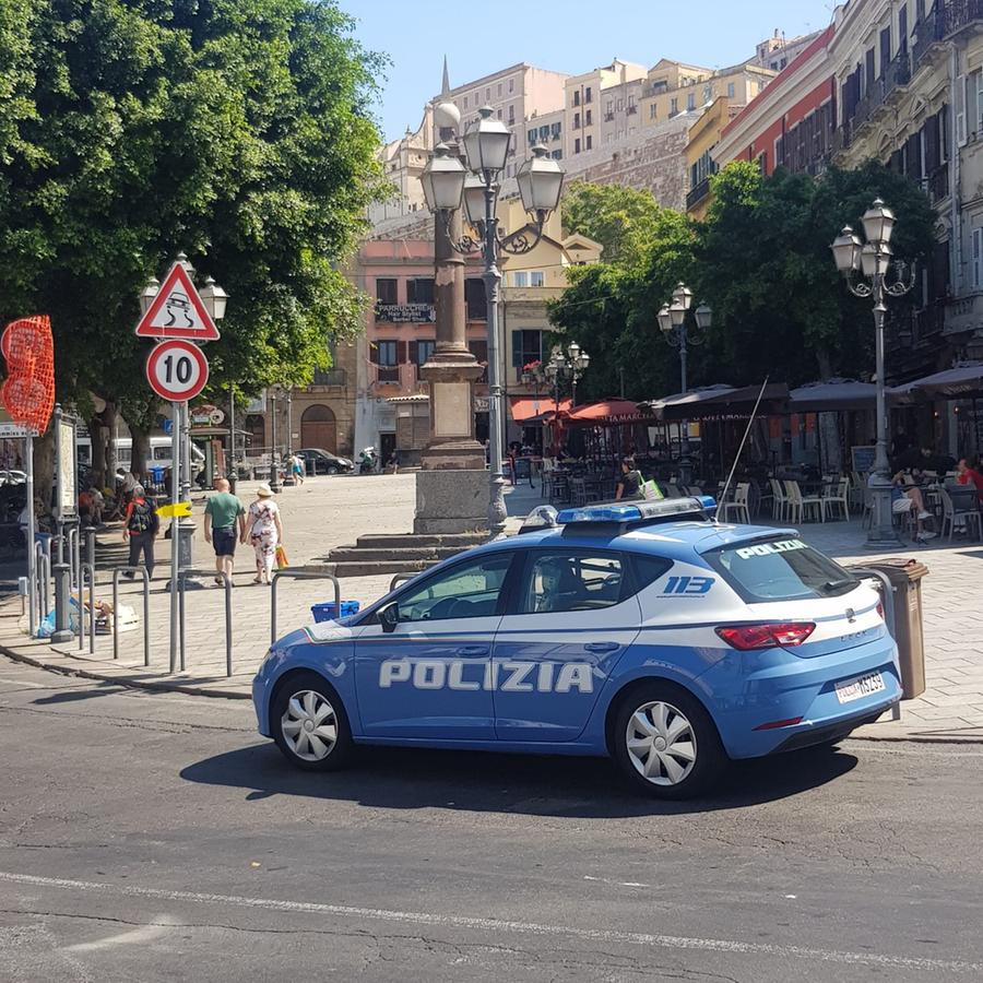 Cagliari, gestore di un locale aggredito in piazza Yenne