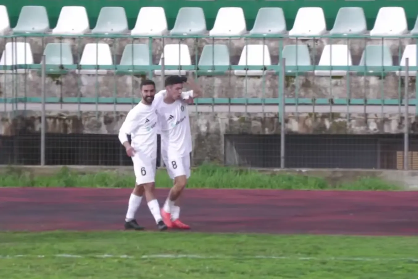 L’esultanza di Donati dopo l’1-0 al Coghinas (foto Ilenia Giagnoni)