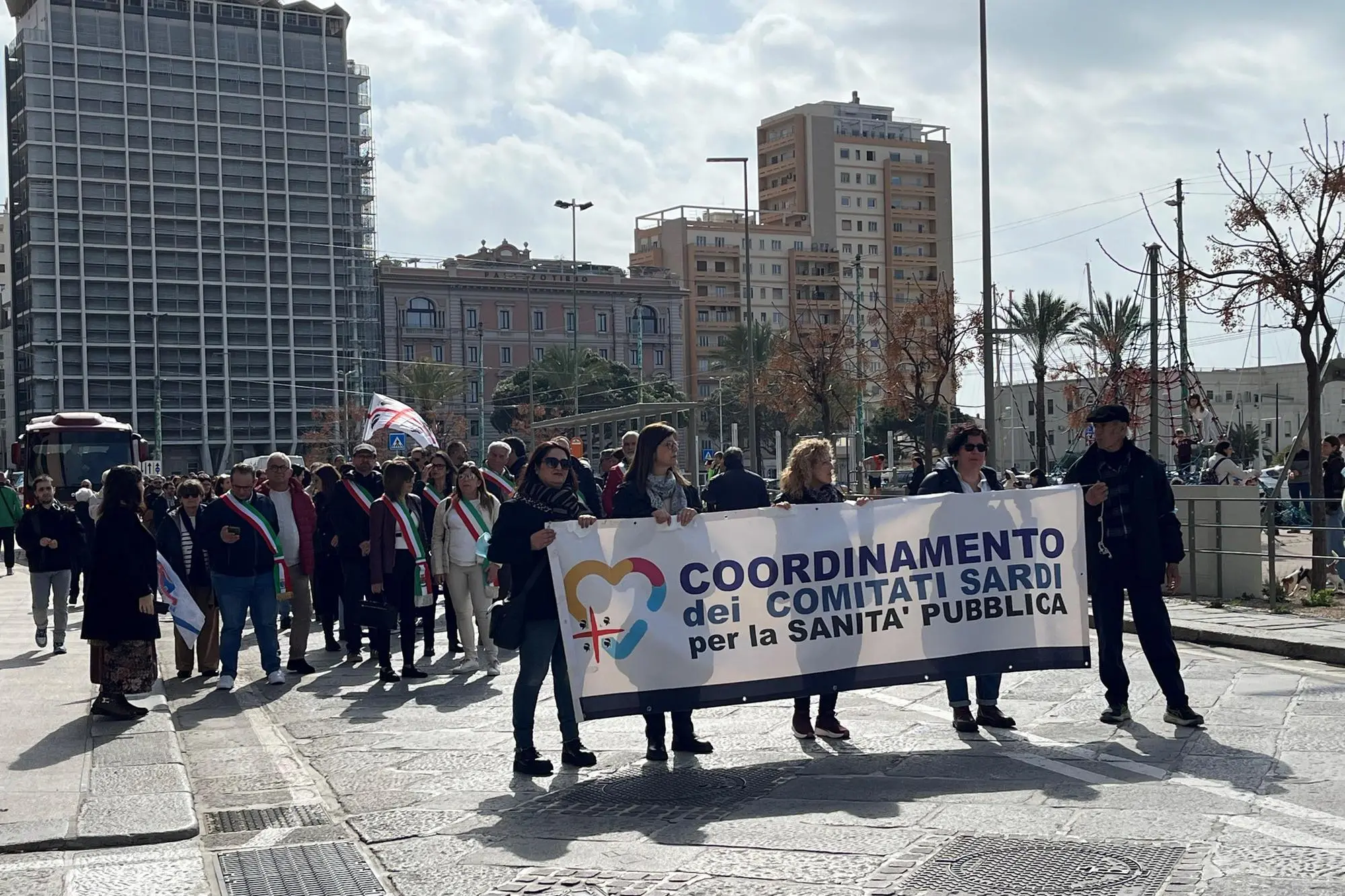 Il corteo del Coordinamento dei Comitati sardi per la sanità pubblica il 7 marzo a Cagliari