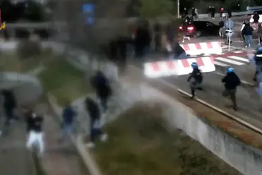 Sconvolts, altri 13 ultras fanno scena muta davanti Gip (foto Ansa)