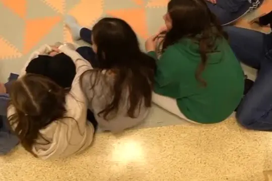 Infanzia, Cesvi: "Oltre 100.000 bambini a rischio maltrattamento"