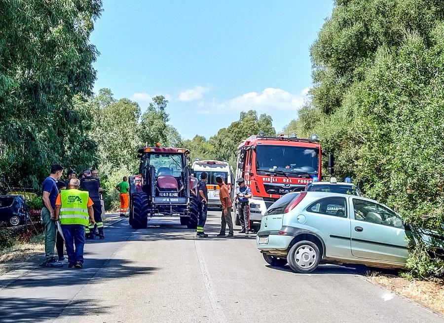 Scontro tra auto, tre feriti