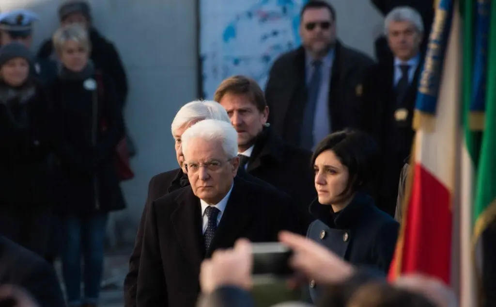 Sergio Mattarella ai funerali della ragazza