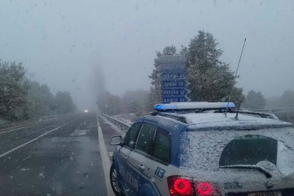 La nevicata a Fonni dello scorso 13 novembre (foto Polizia Stradale Fonni)