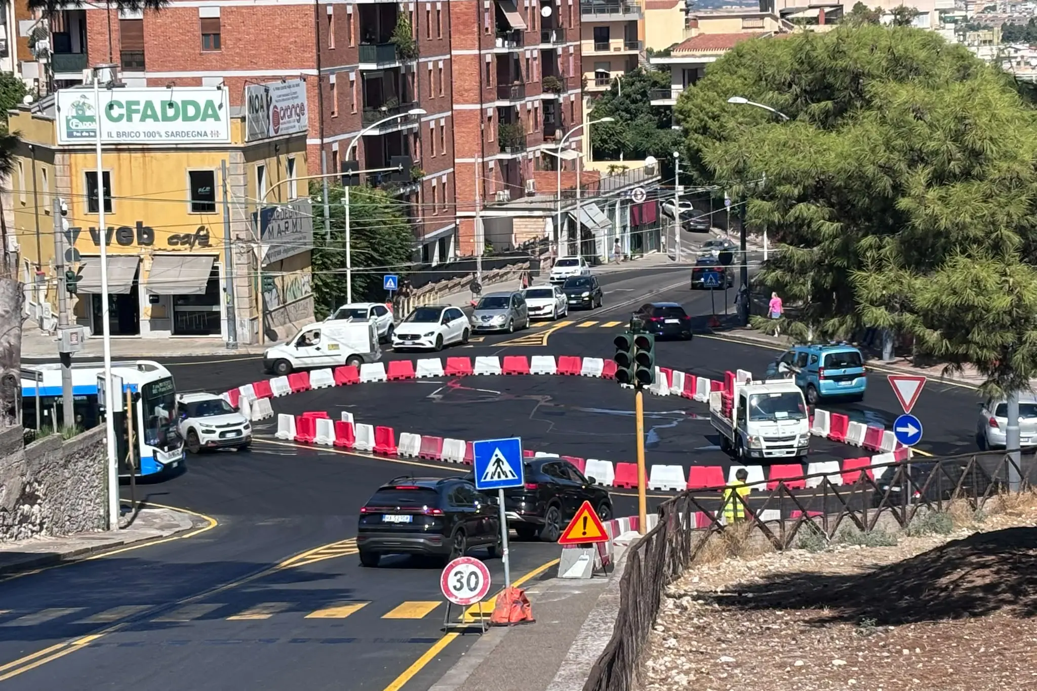 Cagliari, semafori spenti e via libera alla rotatoria provvisoria in piazza d’Armi