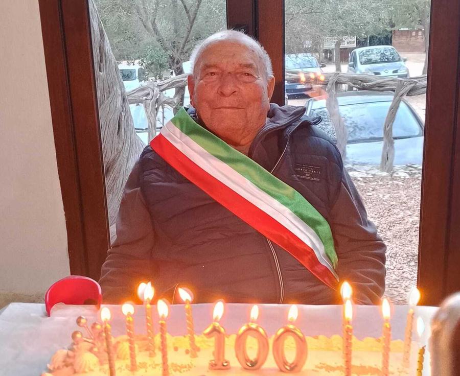 Nonno Antonio ha spento 100 candeline
