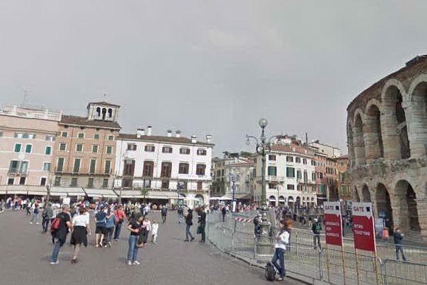 Verona, coppia gay aggredita con schiaffi e insulti