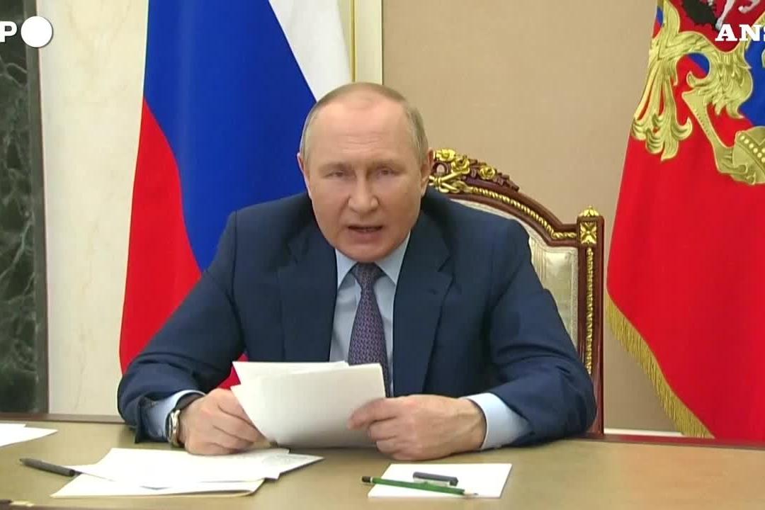 Putin: &quot;L'Occidente sta attuando un suicidio energetico&quot;