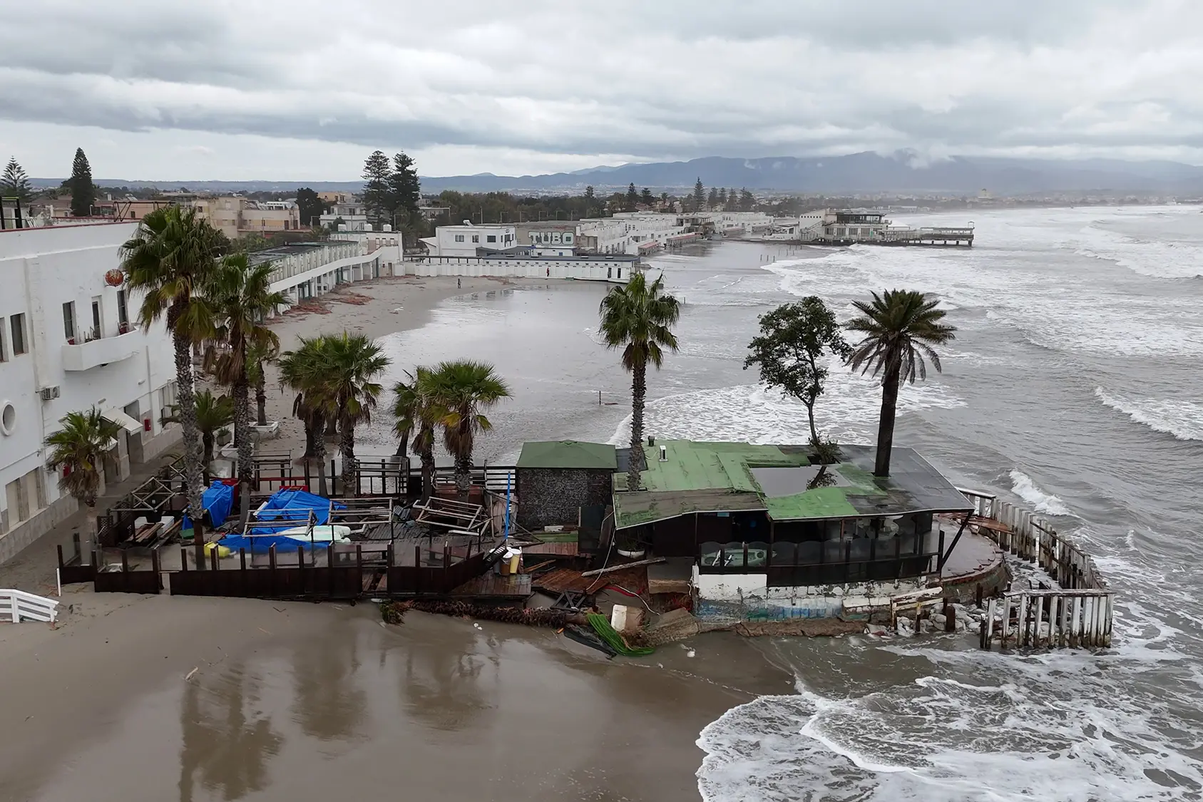 Cagliari 21 gennaio . Il poetto dopo il ciclone Harry - S. Anedda Endrich