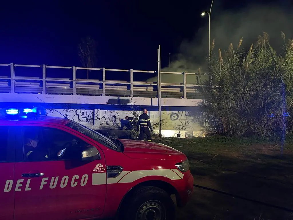 Il fumo (foto Vercelli)