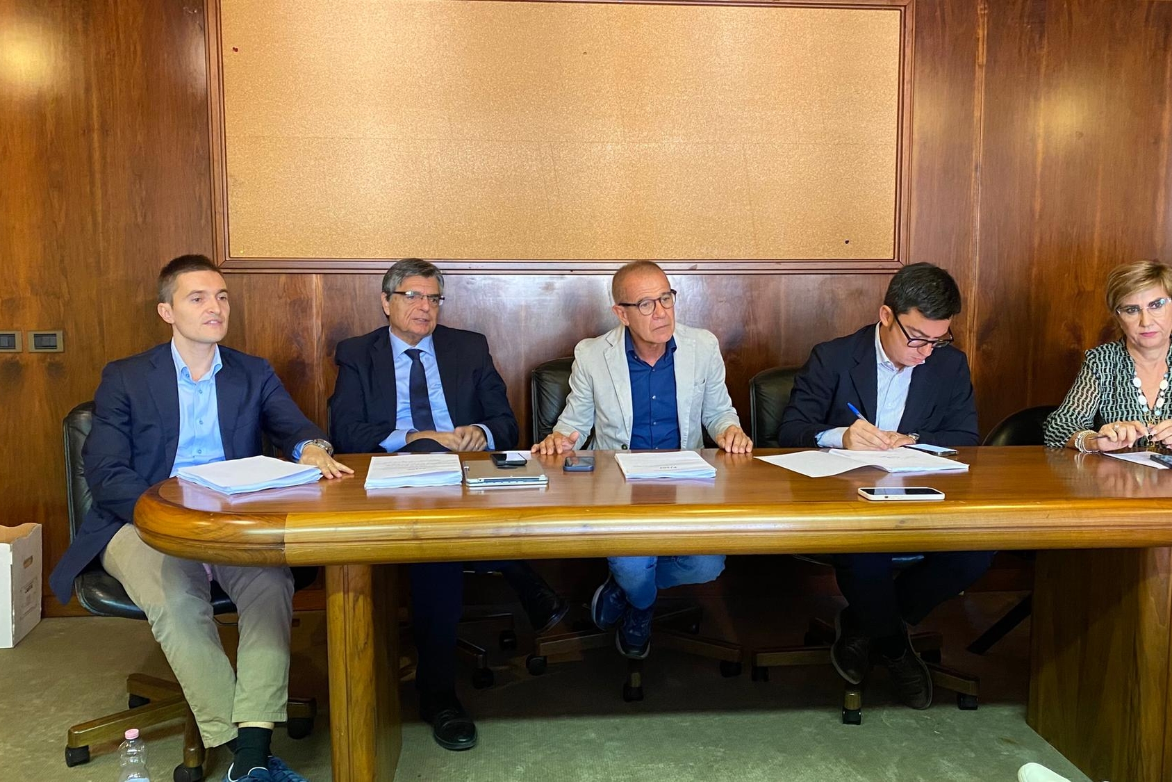 Da sinistra, Michele Ciusa (M5S), Gianfranco Ganau (Pd), Daniele Cocco (LeU), Francesco Agus (Progressisti), Rossella Pinna (Pd) (foto Murgia)