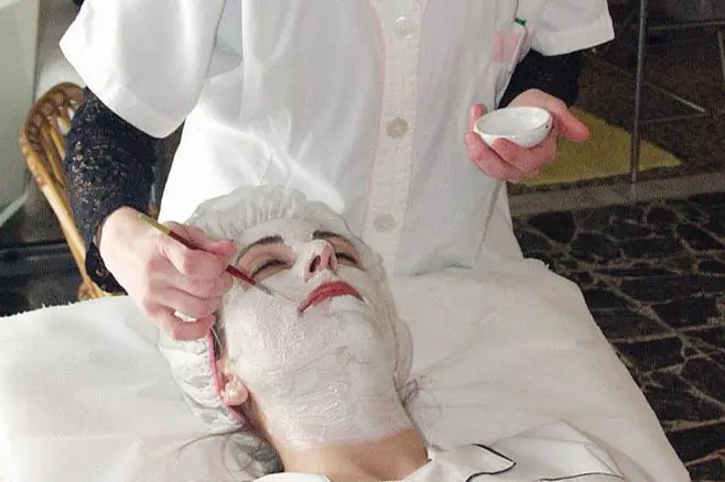 Estetista al lavoro