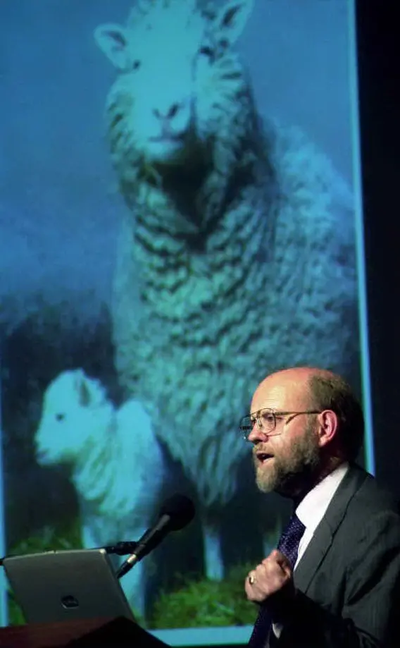 Ian Wilmut, il &quot;padre&quot; dell'animale (Ansa)