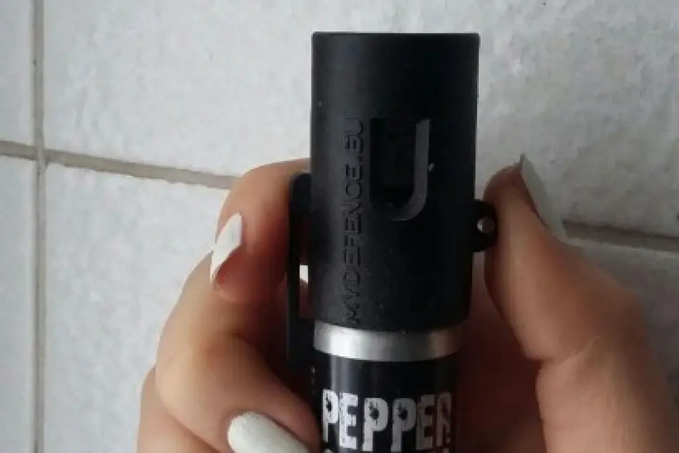 Spray al peperoncino (foto Ansa)