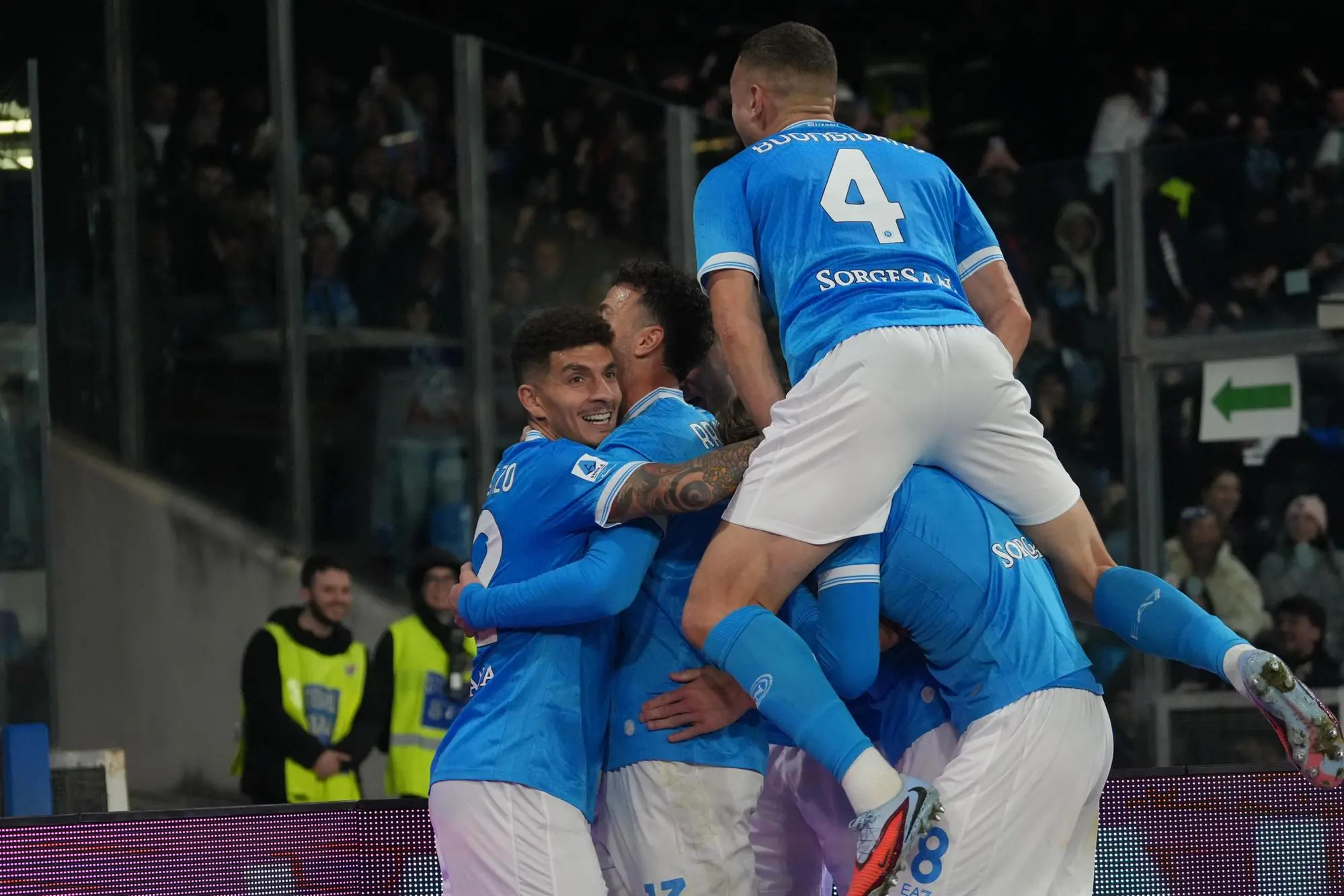 Napoli's players celebrates after scoring the goal (2-1) during the Italian Serie A soccer match between SSC Napoli FC Juventus, in Naples, Italy, 07 December 2025. ANSA/CESARE ABBATE