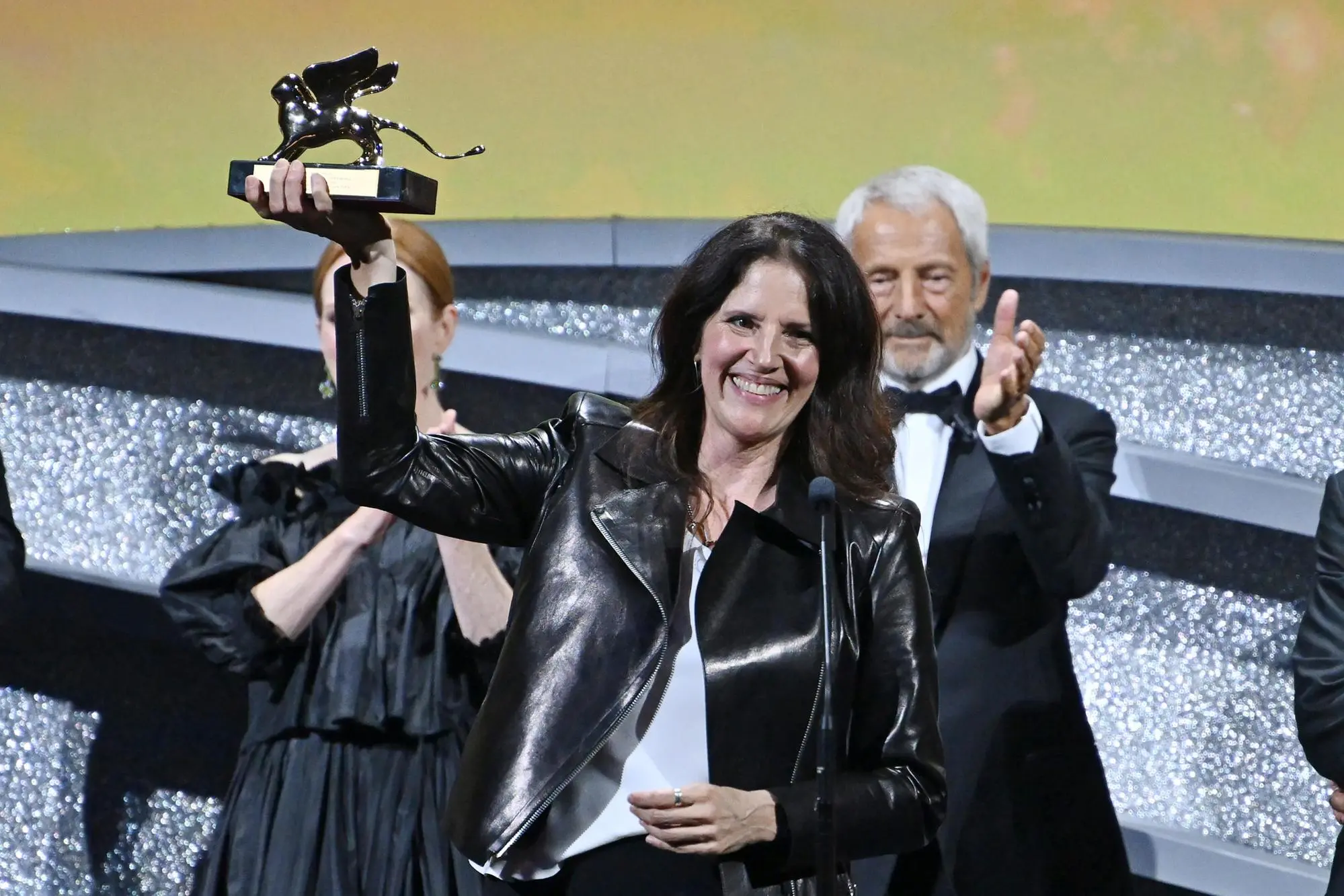Venezia premia il cinema del reale: Leone d’oro al documentario della regista Laura Poitras (foto Ansa)