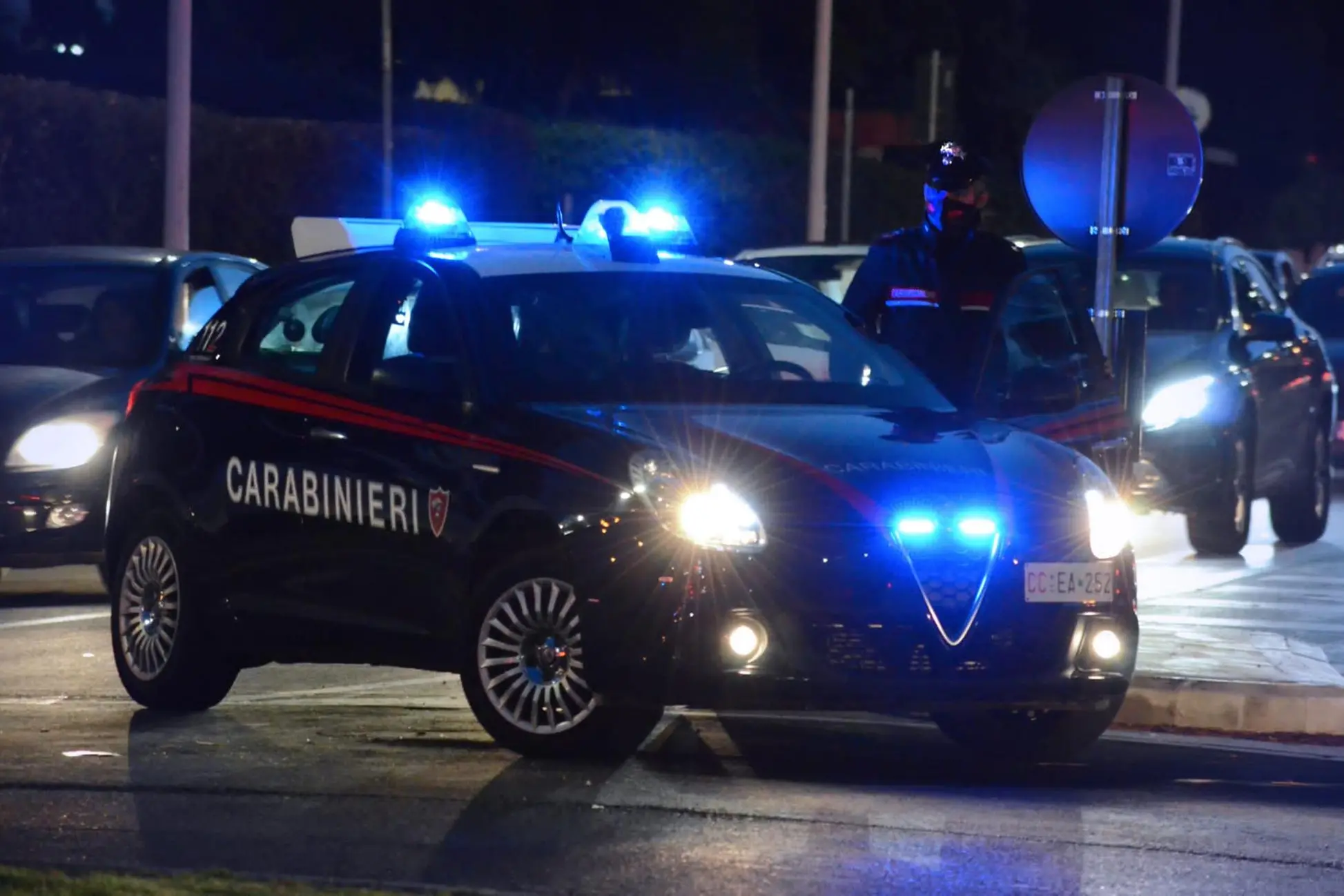 Is Mirrionis, minacce di morte ai dipendenti di un bar: 23enne in arresto (foto carabinieri)