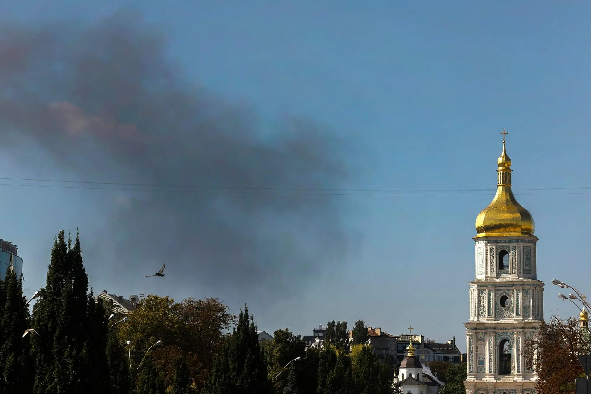 epa13211385 Smoke rises over the city's skyline behind the Saint Sophia Cathedral following a drone attack, in Kyiv, Ukraine, 04 September 2026, amid the ongoing Russian invasion. EPA/SERGEY DOLZHENKO