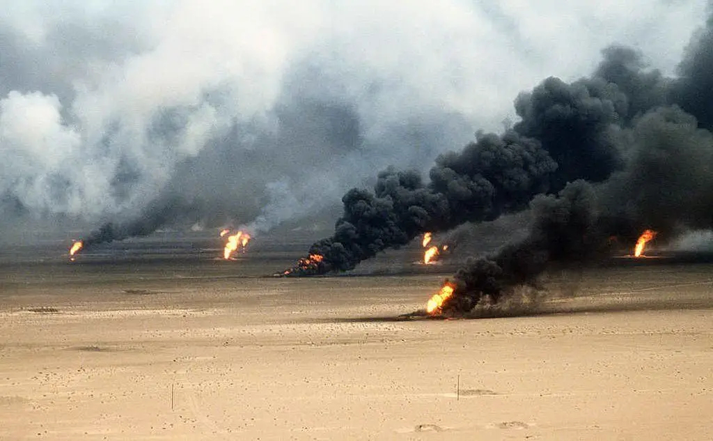 L'incendio di pozzi petroliferi a Kuwait City