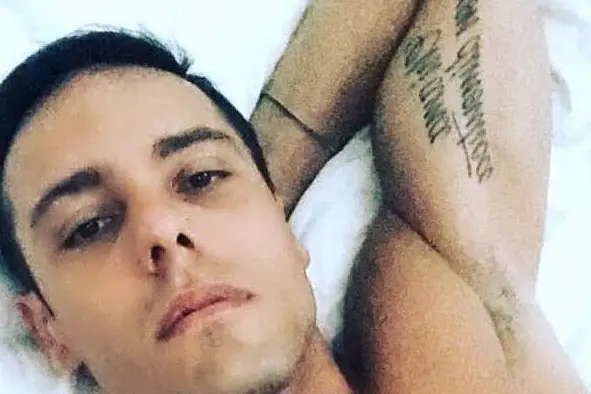 L'imprenditore Francesco Cordova. Sul braccio il tatuaggio &quot;Chi ama non dimentica&quot; (foto da profilo Instagram)