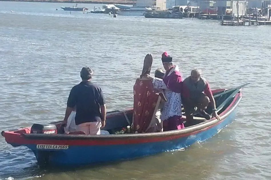 La processione di Sant'Avendrace nella laguna di Santa Gilla