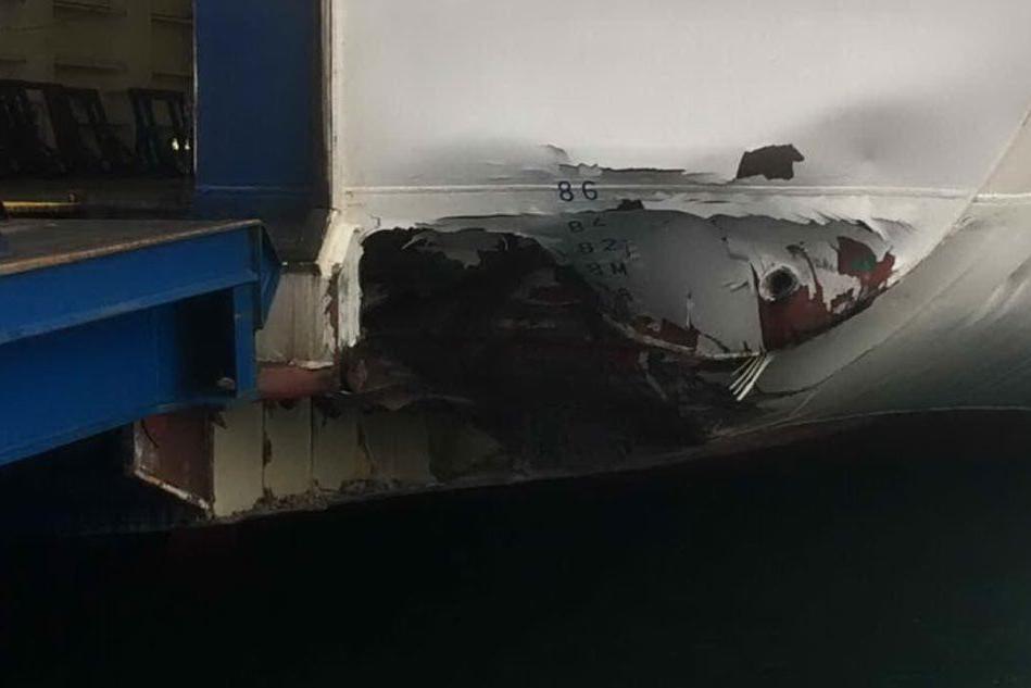 Incidente al porto di Napoli: nave Tirrenia proveniente da Cagliari urta una banchina
