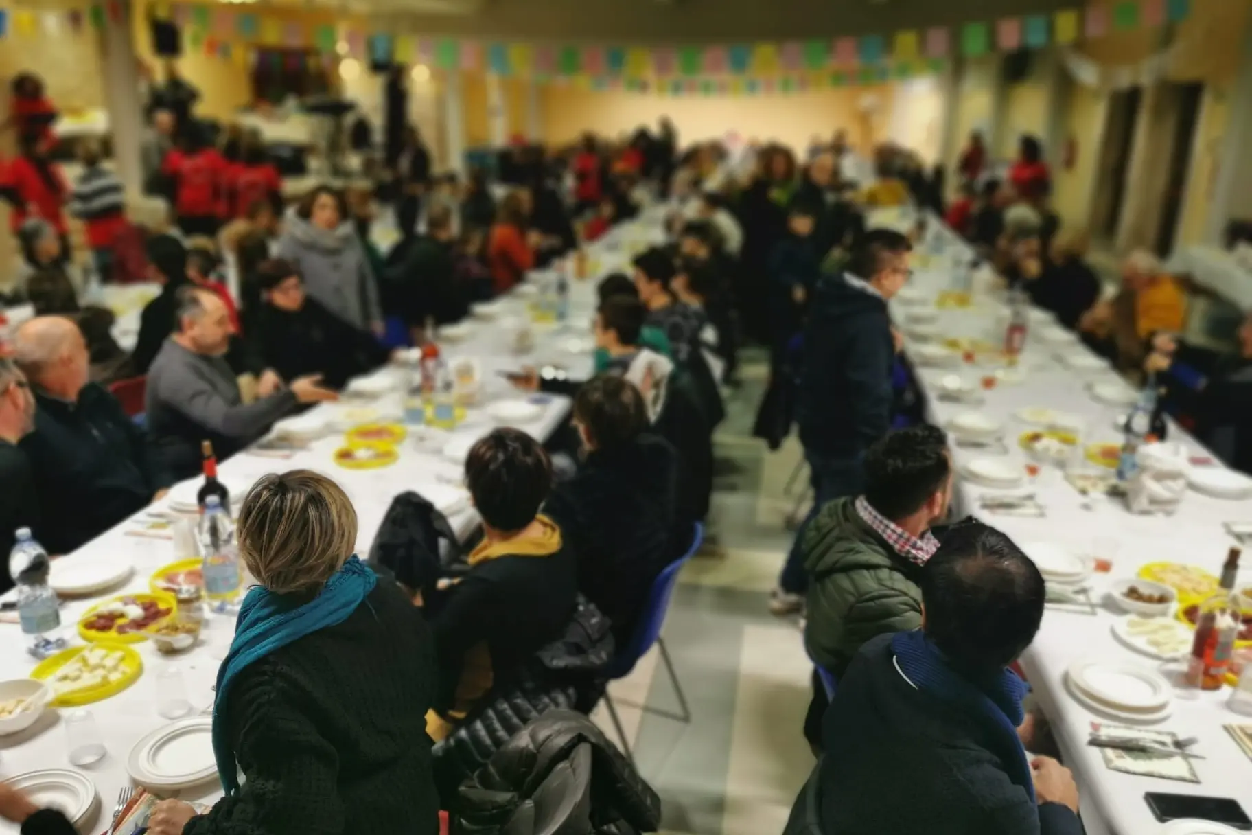 La cena di solidarietà (foto Sara Pinna)