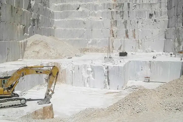 Una cava di marmo