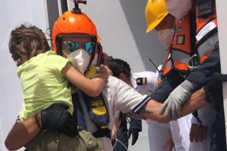 Child is sick, fear on the cruise ship: the Coast Guard of Cagliari intervenes