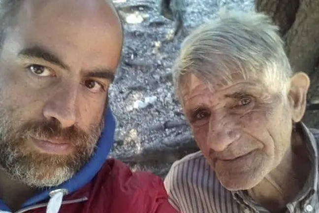 Pietro Mereu con uno dei protagonisti del suo documentario