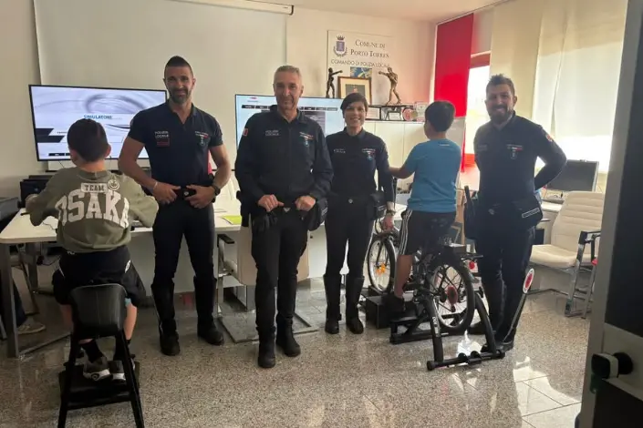 La lezione degli agenti della municipale (foto concessa)