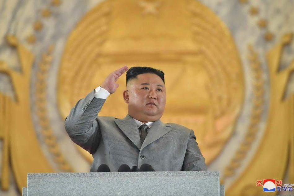 Kim Jong un: &quot;Auguri ai malati di coronavirus nel mondo, da noi zero casi&quot;