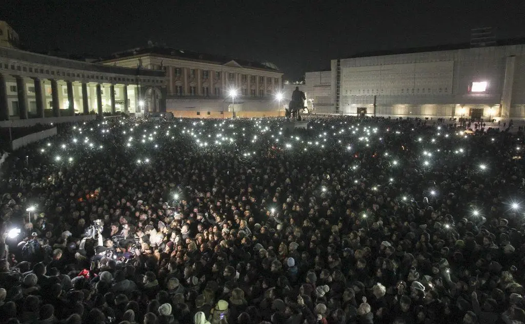 Flashmob in piazza del Plebiscito a Napoli, il giorno dopo la morte nel gennaio 2015