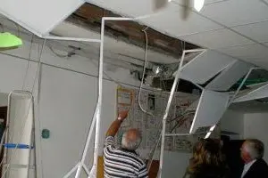 Carbonia: il soffitto crollato a scuola