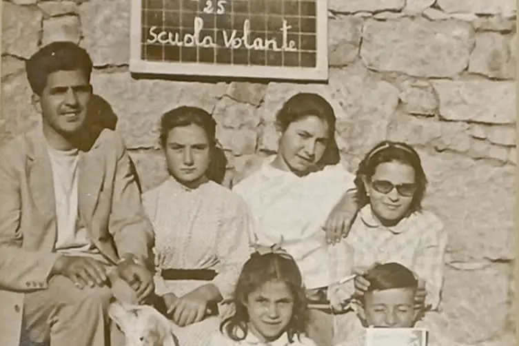 Il maestro Salvatore Sanna (il primo a sinistra, foto concessa)