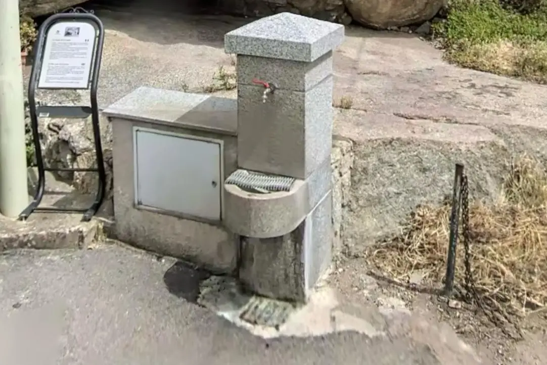 Arzachena, fontanella senza acqua