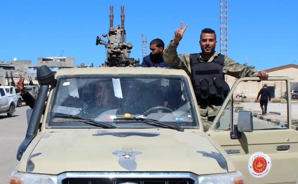 In molti vedono la mano francese dietro l'attacco di Haftar
