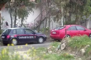 CARABINIERI DAVANTI AD ABITAZIONE DI SPANU a ISILI