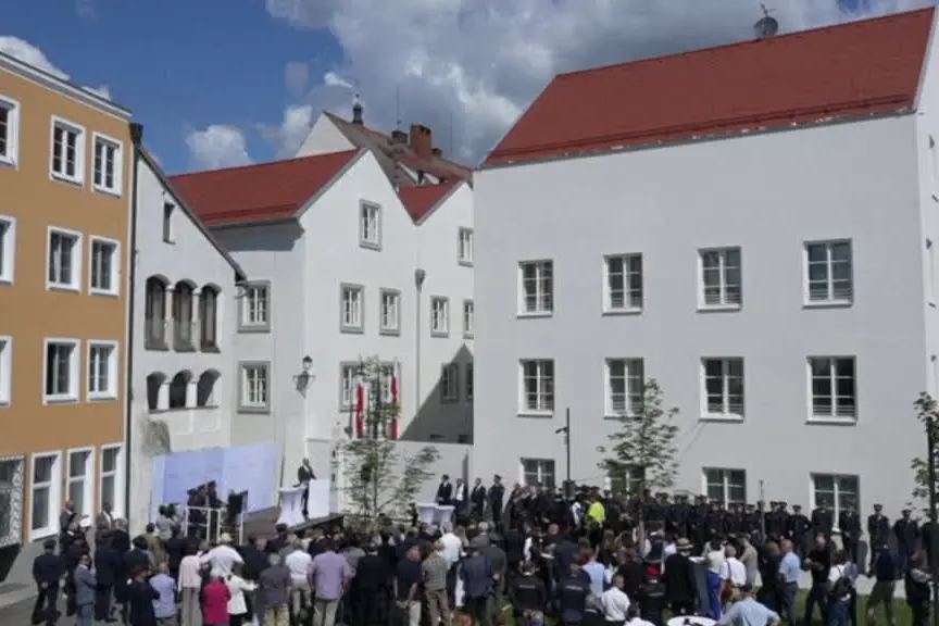 In Austria la casa in cui è nato Hitler diventa una stazione di polizia