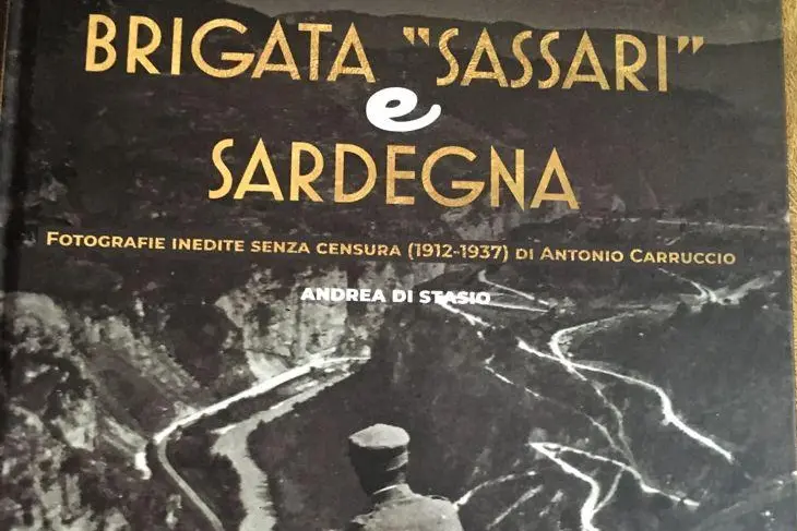 La copertina del volume \"Brigata 'Sassari' e Sardegna\" (foto ufficio stampa)