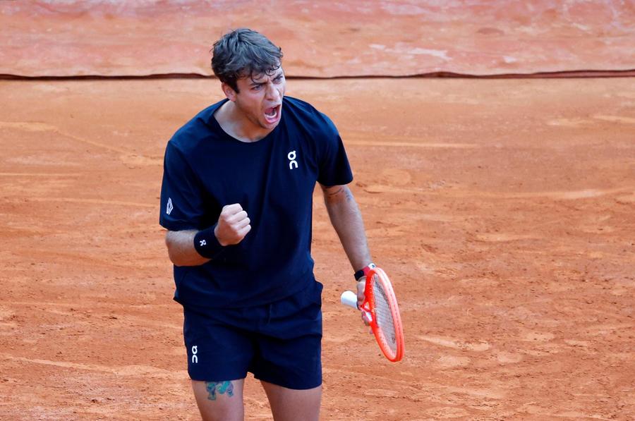 Cobolli batte Zverev e vola in finale a Monaco di Baviera