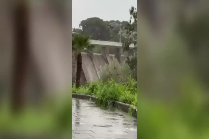 Invasi al limite dopo le piogge, a Tratalias tracima la diga di Monte Pranu