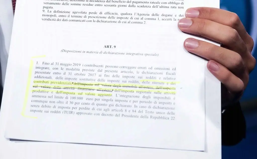 Il testo &quot;manipolato&quot; secondo il vicepremier Luigi Di Maio (Ansa)