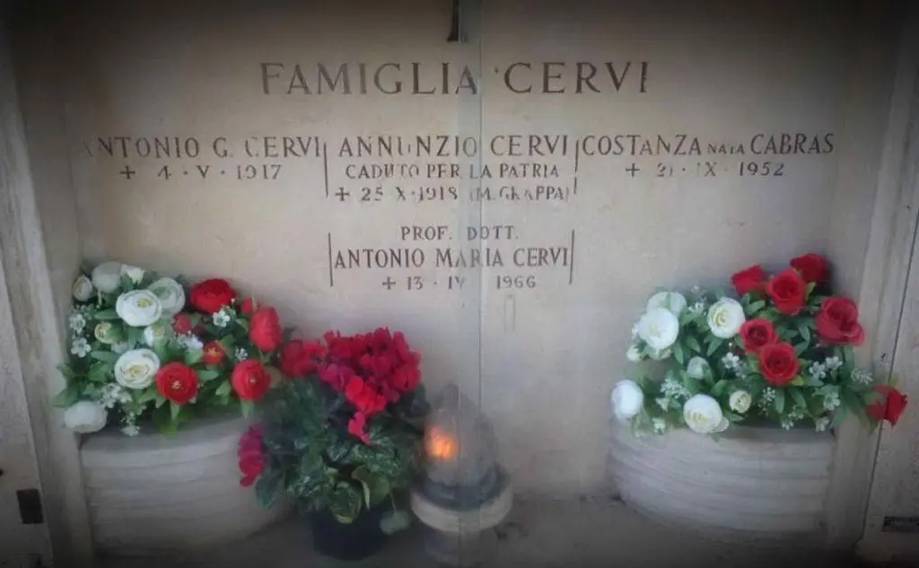 Il gentile omaggio alla famiglia Cervi (foto Biblioteca di Sardegna)