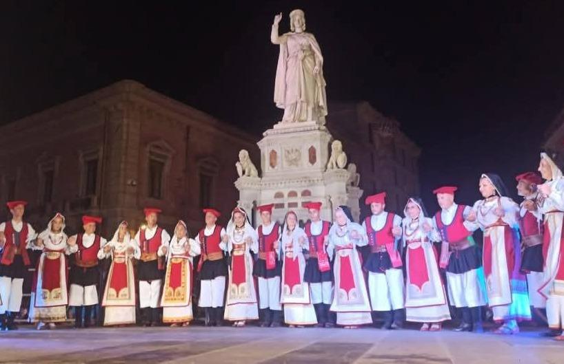 Il gruppo folk sul palco del “Garau”