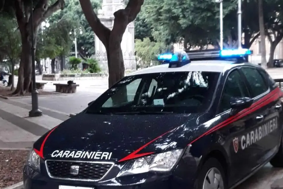 I militari in piazza del Carmine (Foto Carabinieri)