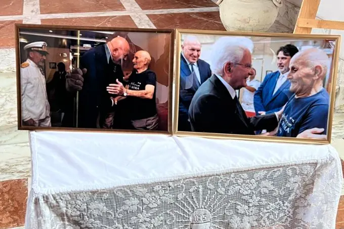 Le foto esposte durante il funerale (foto concesse)