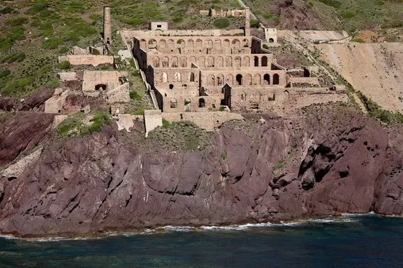 Laveria La Marmora a Nebida (foto Ansa)